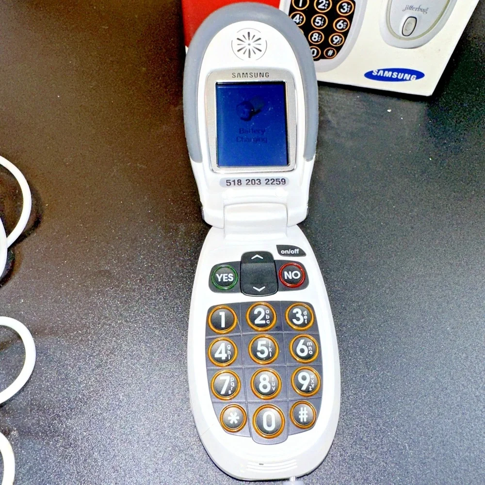 Samsung Jitterbug Dial SPH-A120 - White Flip Phone W/ 2 Chargers+ Manual + Box